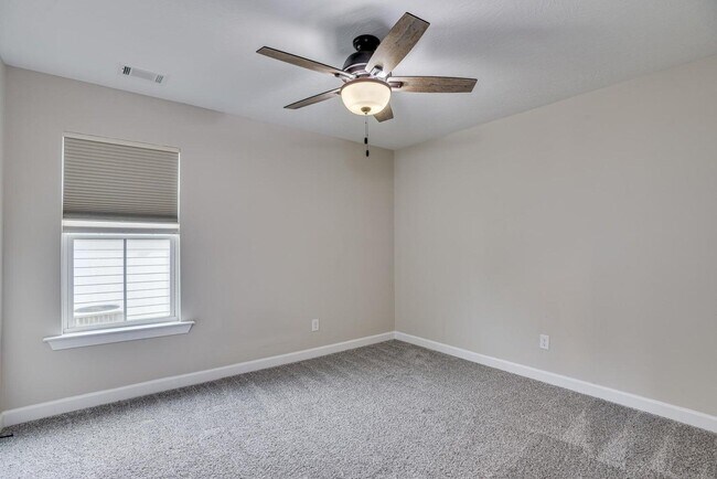 Building Photo - 233 Carlow Dr