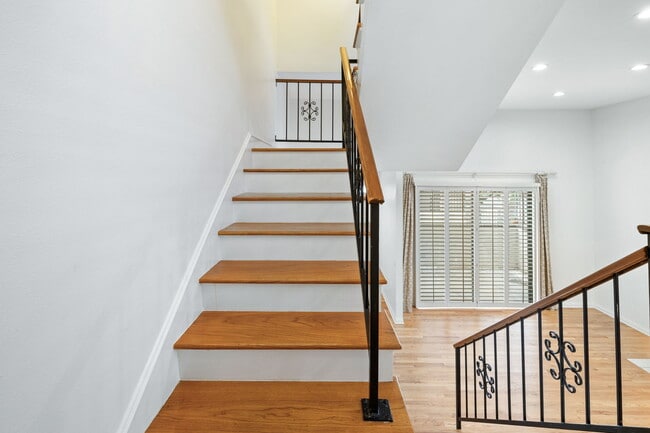 Building Photo - 2450 E Del Mar Blvd