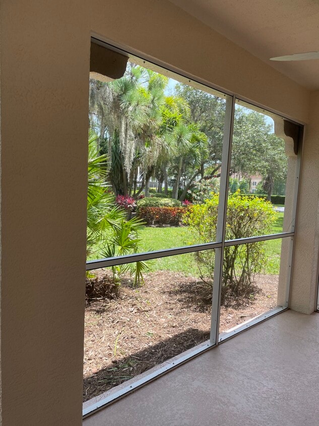 Building Photo - 4264 Central Sarasota Pky