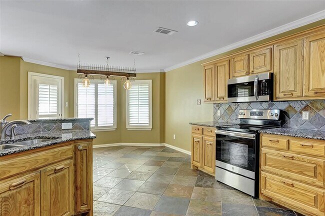 Building Photo - 3815 Sumner Ct