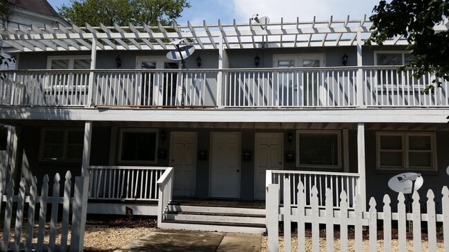 Building Photo - 414 E Park Ave