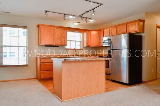 Building Photo - 15221 Alpine Dr