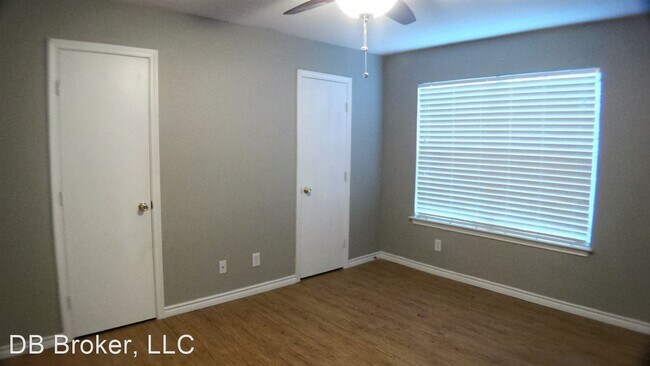 Building Photo - 2 br, 2.5 bath House - 8 Bratton Drive