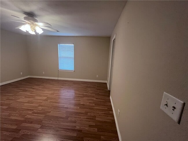 Building Photo - 2060 Ravenwood Blvd