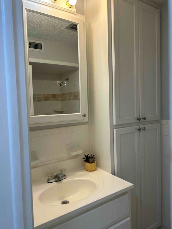 Building Photo - 3877 Herschel St