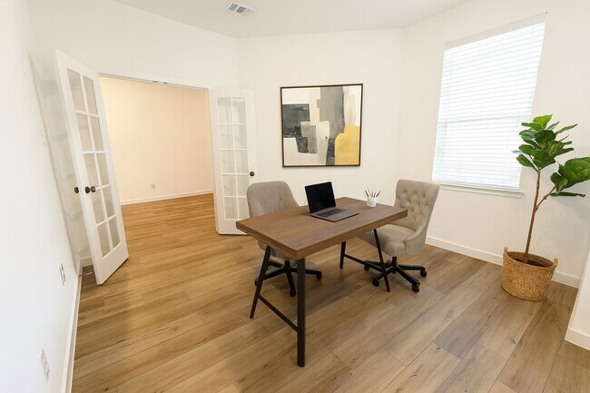 Building Photo - 2426 Peach Oak Xing