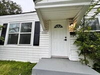 Building Photo - Freshly remodeled duplex available for rent!