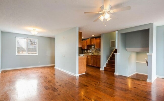 Building Photo - Newly Renovated Hillview Bi-Level!