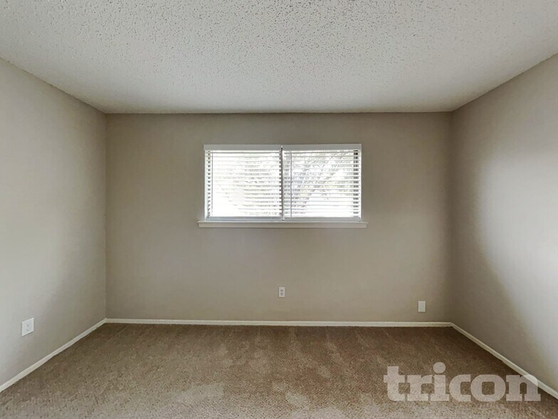 Building Photo - 2637 Bennington Ct