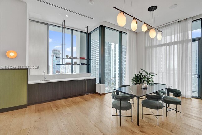 Building Photo - 11 NE 6th St