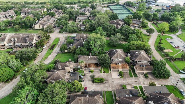 Building Photo - 18118 Lakeside Ln
