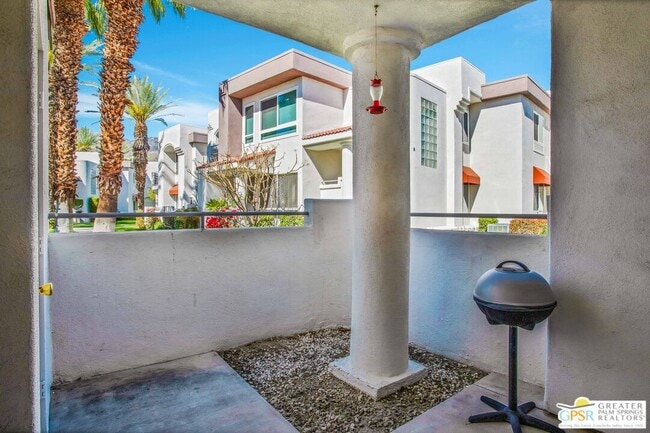 Building Photo - 401 El Cielo Rd