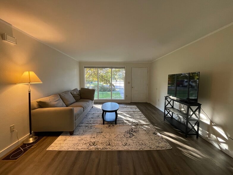 Building Photo - 500 W Horizon Ct