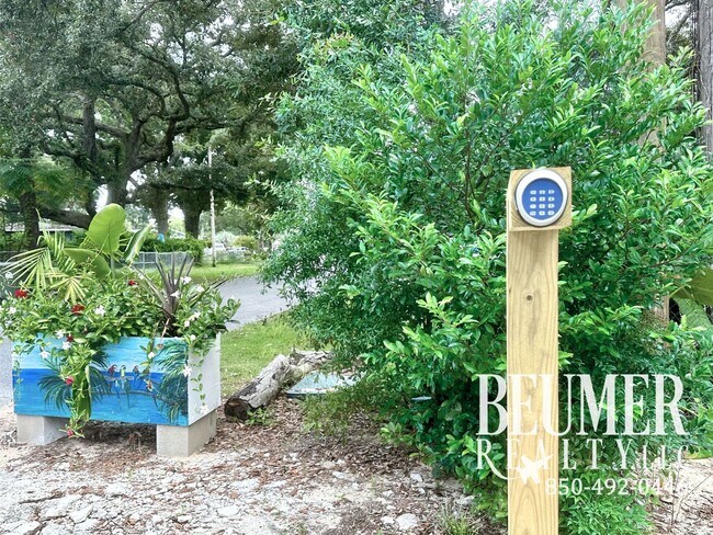 Building Photo - Charming Updated 2br/1ba Mid-Century Cottage