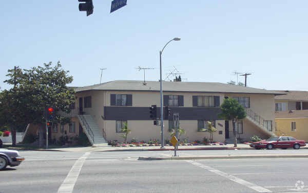 Building Photo - 10878 Venice / 3801 Girard