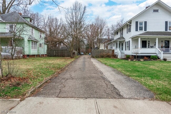 Building Photo - 37948 Barnes Ct