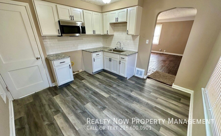 Building Photo - 5329 Vine St