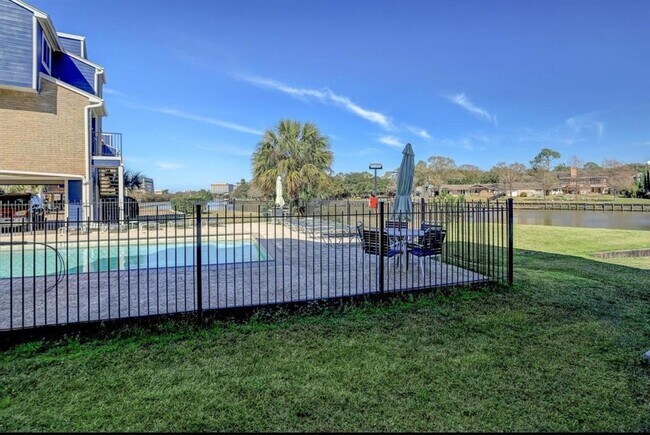 Building Photo - 18519 Egret Bay Blvd