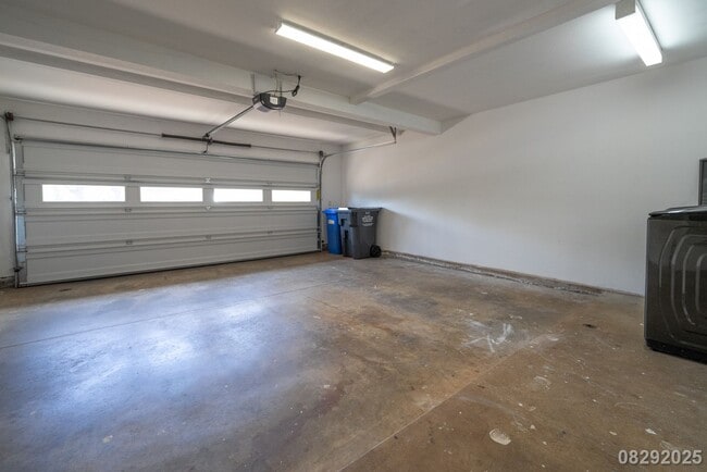 Building Photo - Spacious 3BR/2.5BA Mililani Townhome – $4,...