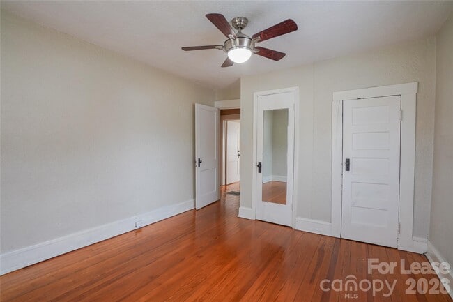 Building Photo - 303 Devine Ave