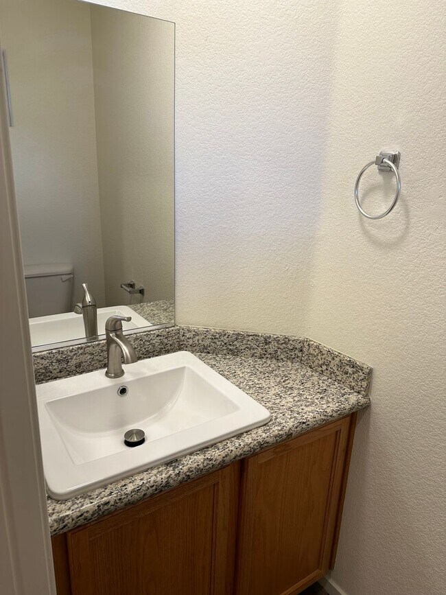 Building Photo - 3 Bedroom Townhouse!! in Gated Community!!...