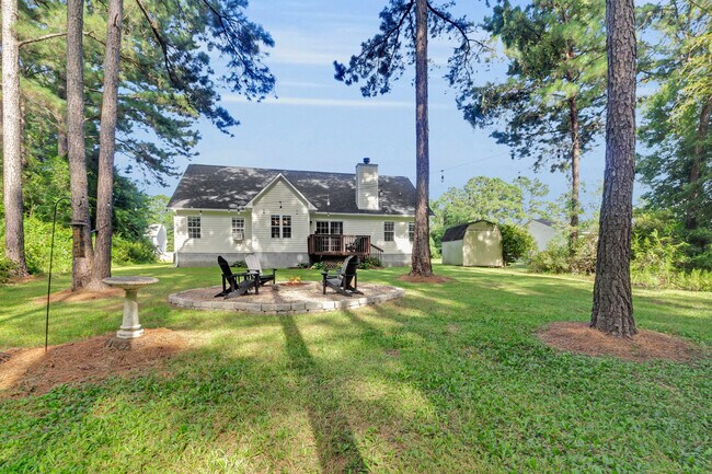 Building Photo - 231 Bishop Dr