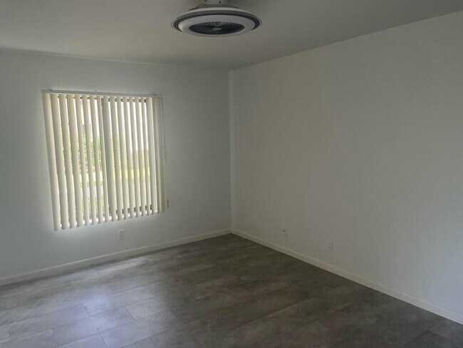 Building Photo - 209 Foxtail Dr