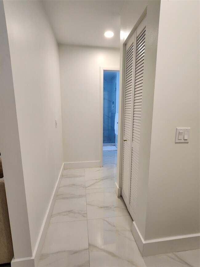 Building Photo - 1303 Seagrape Cir