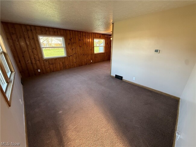 Building Photo - 2024 Delaware Dr SE