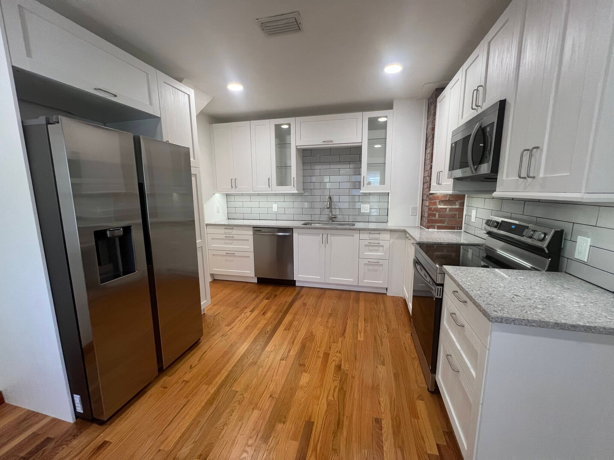 Kitchen w/Quartz Countertops, Stainless Steel Appliances, Soft Close Cabinets & More! - 3880 Walsh St