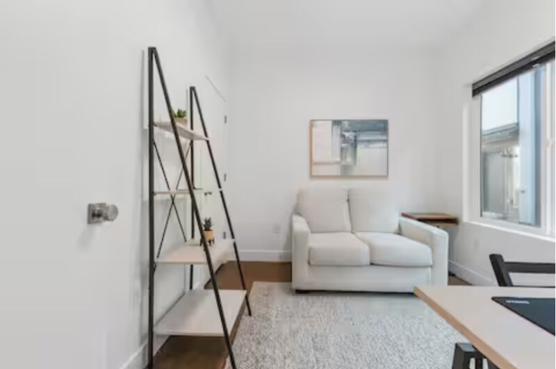 Building Photo - 765 N 400 W