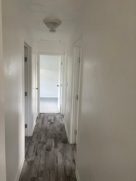 Building Photo - 18-7878-7878 Henele Rd