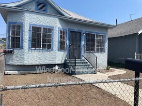 Building Photo - 155 W 43rd St