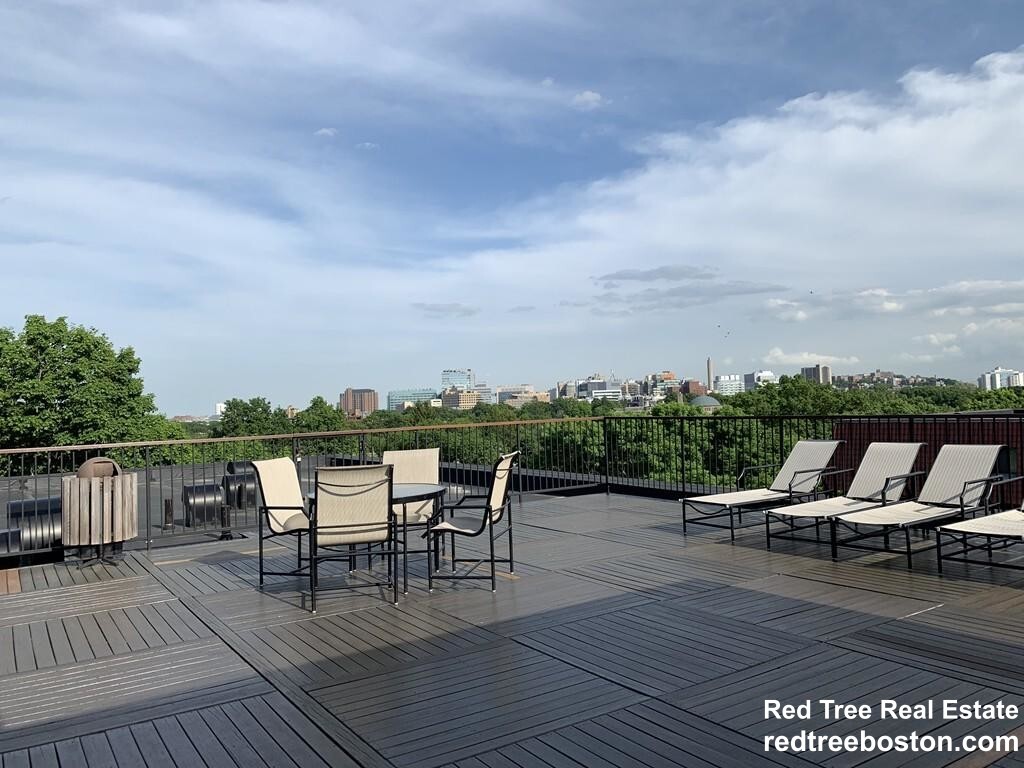 Building Photo - 125 Pleasant St