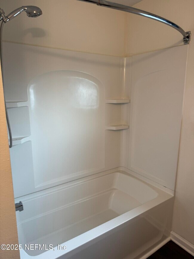 Building Photo - 348 Auburn Oaks Rd E