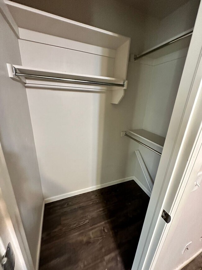 Building Photo - Move In for Less: Updated NW OKC 2-Bed Home with Granite Kitchen