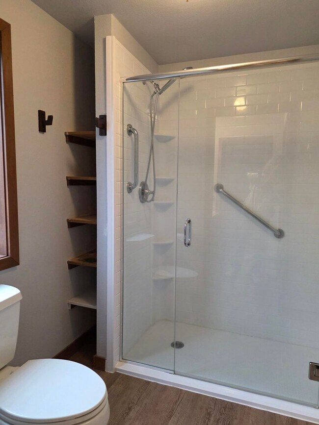 Building Photo - 4 Bedroom Poulsbo Home