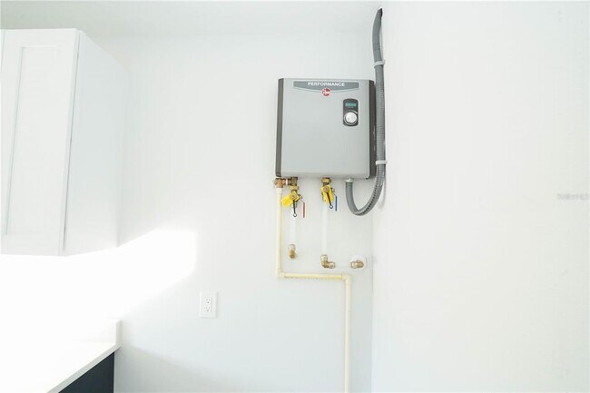 Building Photo - 5817 Dartmouth Ave N