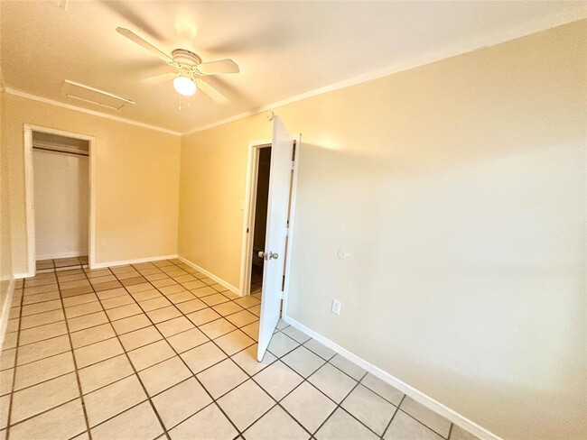 Building Photo - 7221 Ellington Cir