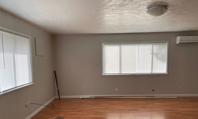 Building Photo - Quaint Studio , 1 Bath Home in Grants Pass