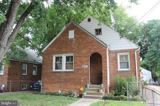 Building Photo - 3820 Allison St