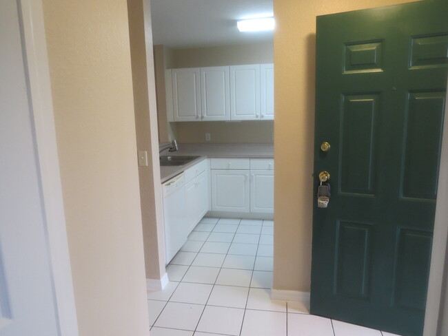 Front hallway into kitchen - 514 Northeast 24th Place