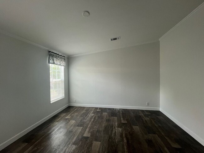 Building Photo - 587 Leopard Ln
