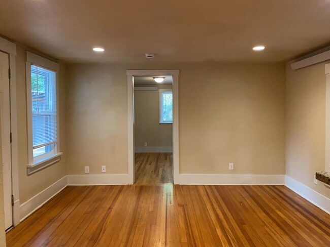 Building Photo - 135 N Sherwood St