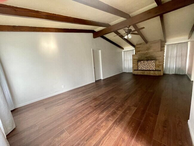 Building Photo - 325 W Center St