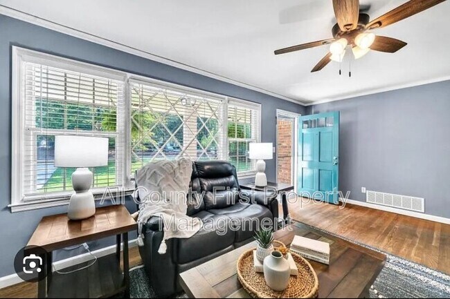 Building Photo - 4106 N Shallowford Rd