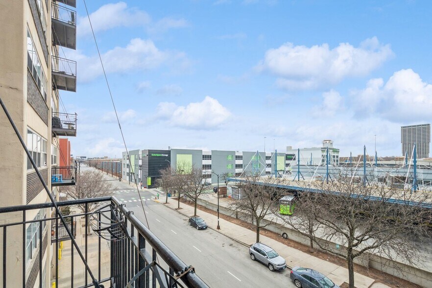 Building Photo - 500 S Clinton St