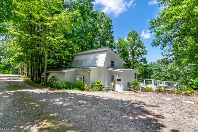 Building Photo - 1056 Sky Hawk Mountain Rd