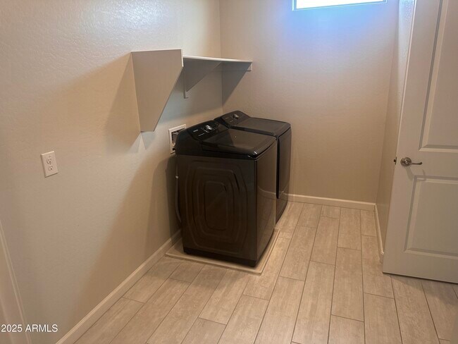 Building Photo - 6511 E Villa Maria Dr