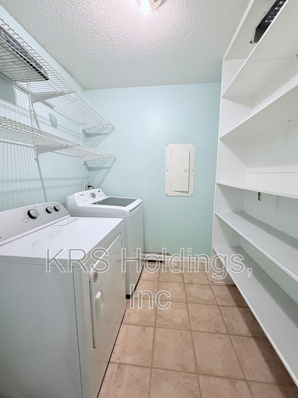 Building Photo - 8329 Bells Lake Rd